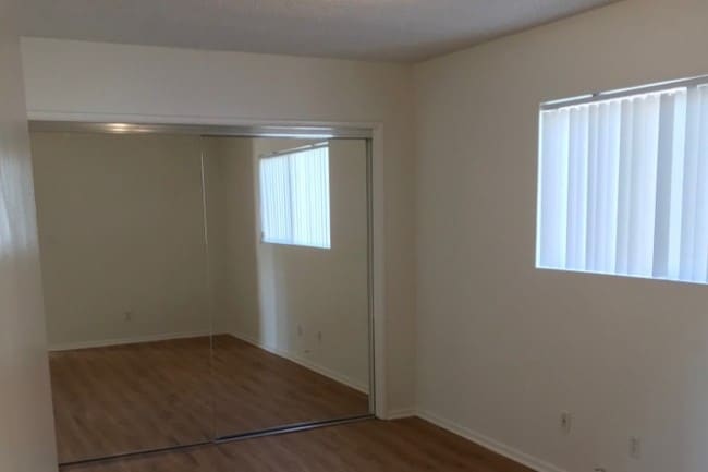 Mster bed - 2201 Curtis Ave Unit D