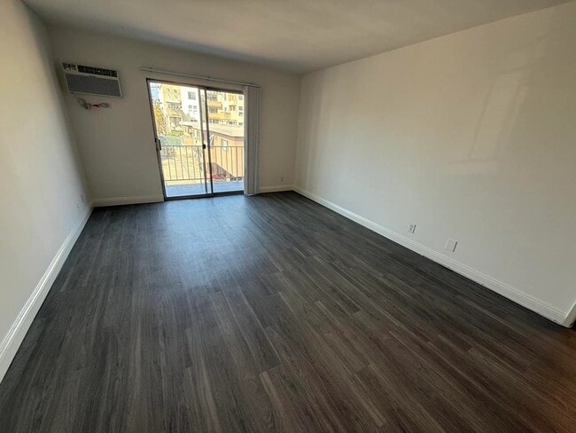 Building Photo - 10760 Rose Ave