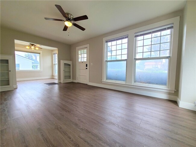 Photo - 11024 Evans St