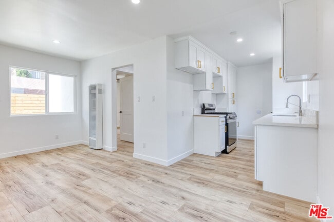 Building Photo - 2318 Glover Pl Unit 2