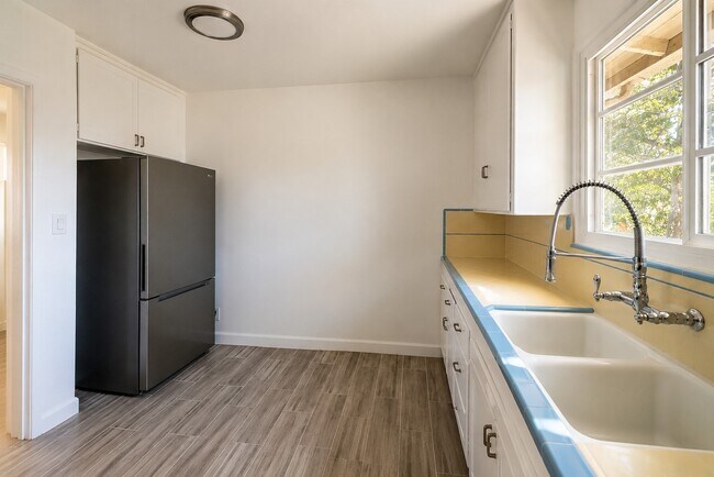 Photo - 1553-1555 Riverside Dr.
