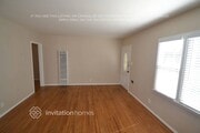 Photo - 127 E 79th St House