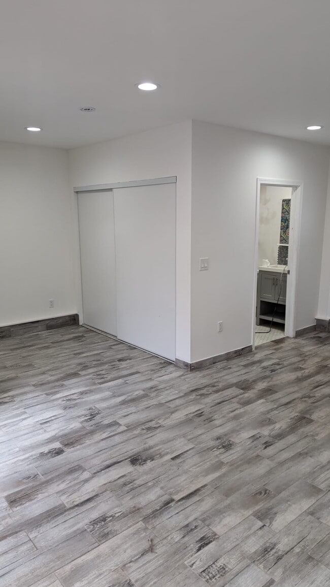 Photo - 6640 Woodlake Ave