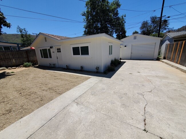 Building Photo - Recently Remodeled 2 Bedroom 1 Bath Back House