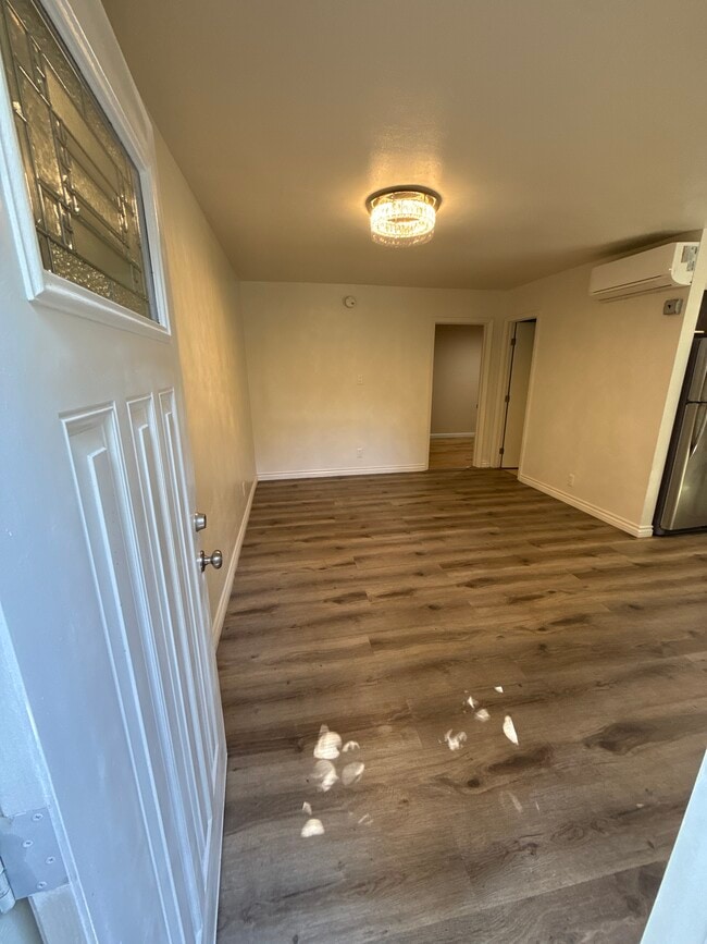 Photo - 1711 Miramar St Apartments
