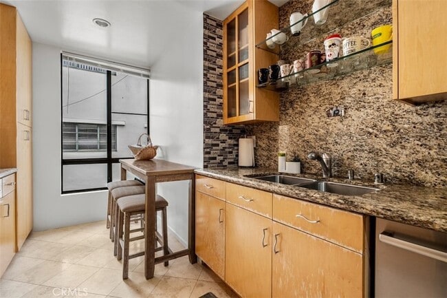 Building Photo - 450 N Oakhurst Dr Unit 304 Rental
