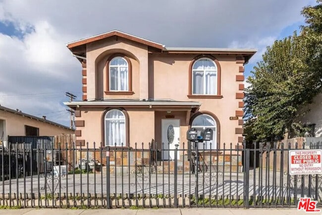 Photo - 819 E 73rd St