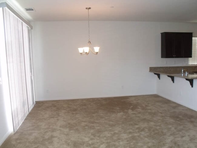 Photo - Echo Point Single Family Home for Rent in Saugus on Christopher Lane!