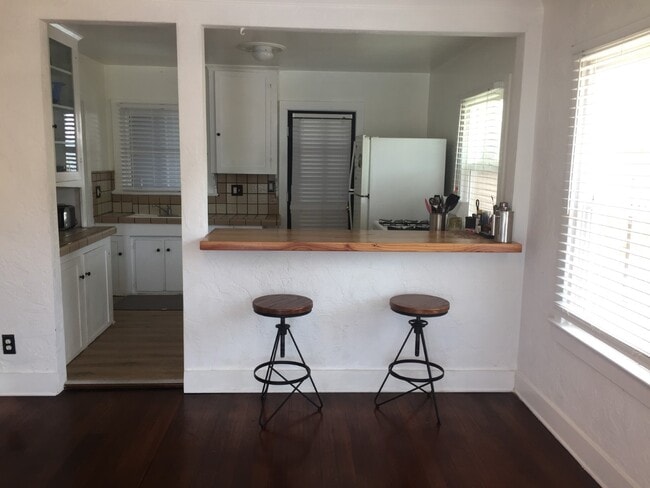 Photo - 104 N Guadalupe Ave