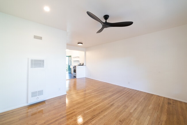 Photo - 11638 Riverside Dr Unit 5