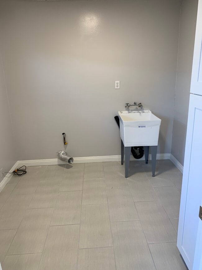 Laundry room - 8841 Sovereign Rd