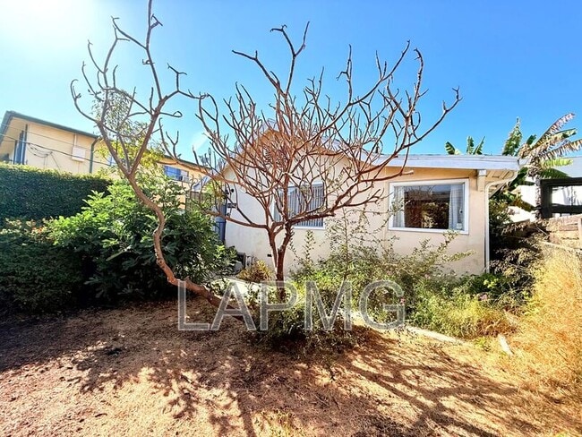 Photo - 4447 Lockwood Ave