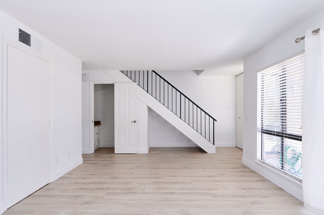 Photo - 28955 Oak Creek Ln