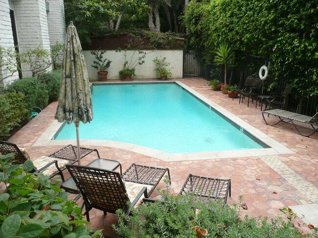 Building Photo - 502 San Vicente Blvd Unit Kim Rental