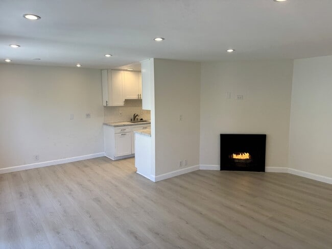 Living rm Fireplace - 8163 Redlands St Unit 40