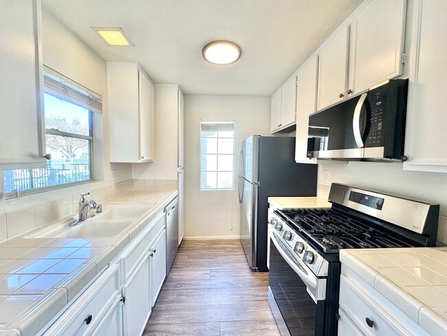 Building Photo - Stylish 2BD/2BA Condo in Mira Mesa's Summit Ridge Community with Private Patio & Pool Access Unit 43
