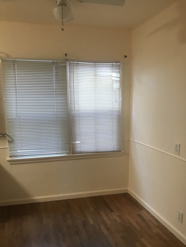 Donning room - 14228 Gilmore St
