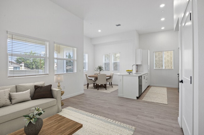 Photo - Canyon Bluffs