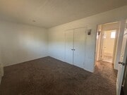 Photo - 701 E Oakland