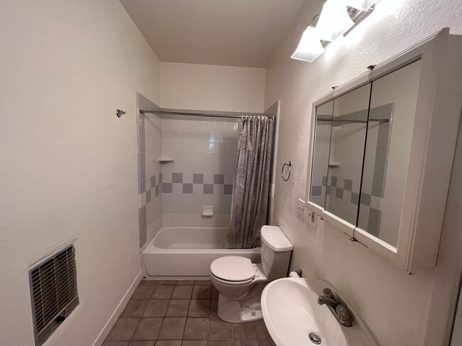 Photo - 4242 La Salle Ave Unit 4246 La Salle Ave. STUDIO