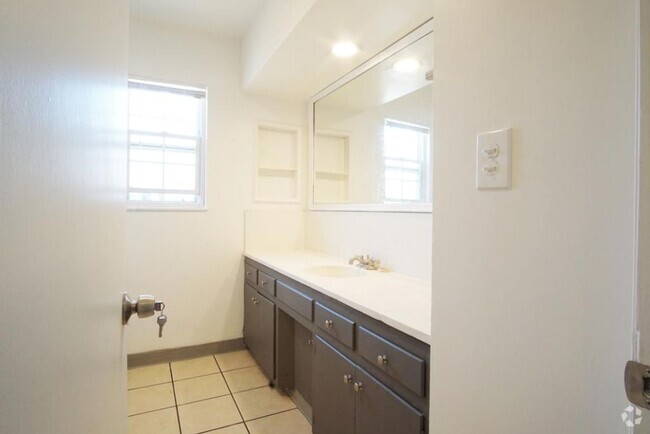 Building Photo - 6470 Montezuma Rd Rental