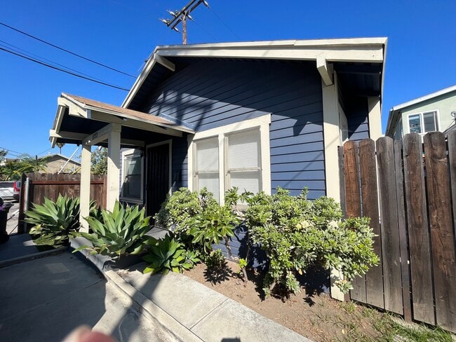 Photo - 1033 E 4th St