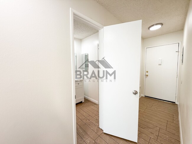Photo - 6612 Sylmar Ave Unit 104