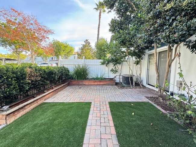 Photo - Beautiful 2Bd/2.5Ba Townhome in Rancho Santa Margarita w/2 Car Garage!