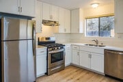 Photo - Detached home centrally located in Linda V...