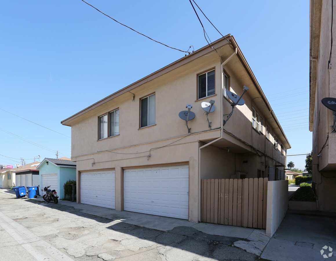 Photo - 4253 S Centinela Ave Apartments