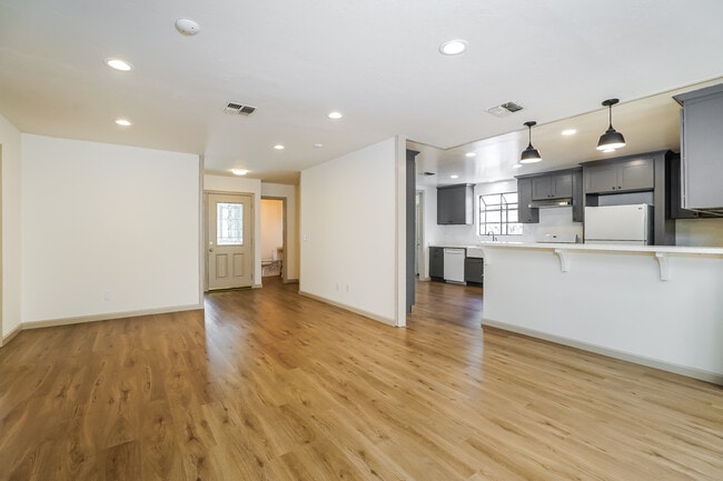 Photo - 6500 Lockhurst Dr
