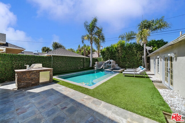 Photo - 9033 Cresta Dr
