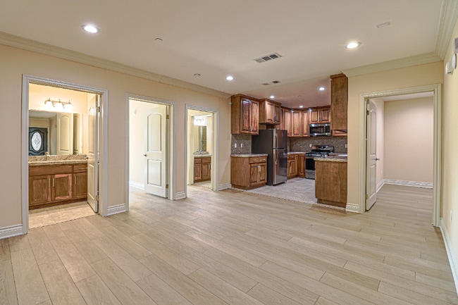 Photo - 3674 W Imperial Hwy Unit 405