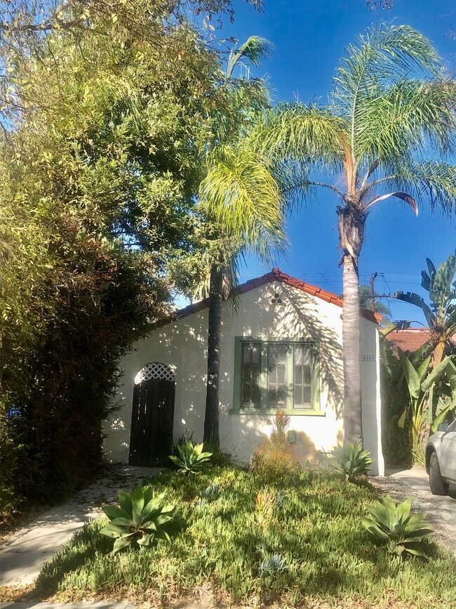 Front of triplex - 6107 Saturn St Unit c