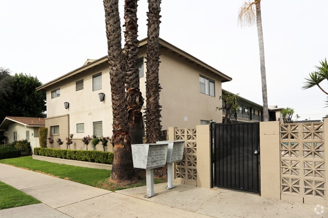 Photo - Mardi Gras Apartments