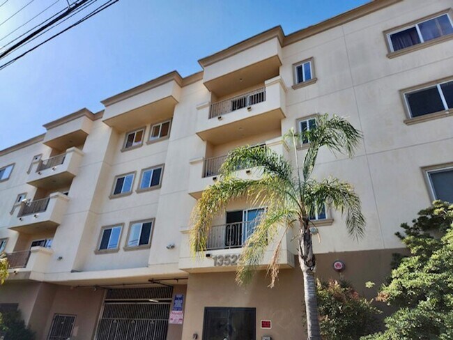 Spacious 3 bedroom condo in Van Nuys - Spacious 3 bedroom condo in Van Nuys