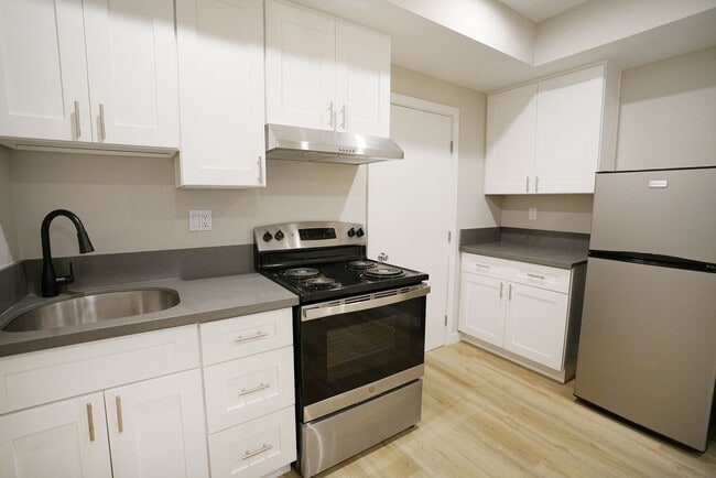 Building Photo - Mid City/Koreatown Recently Renovated Studio Available Now! Hurry Won't Last Unit 17