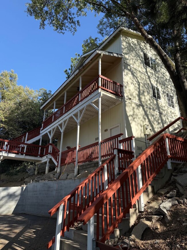 Beautiful Crestline Home - Private & Peaceful - Beautiful Crestline Home - Private & Peaceful