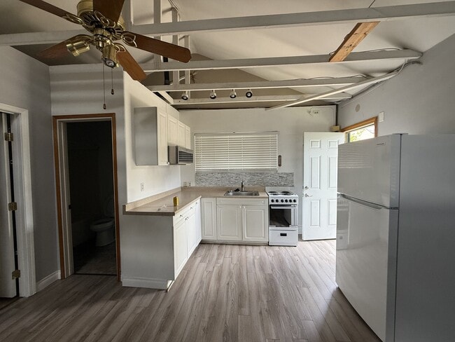 Photo - 637 N 2nd Ave