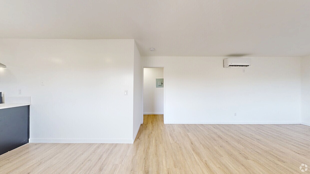 3D Tour - 1313 Huntington Dr