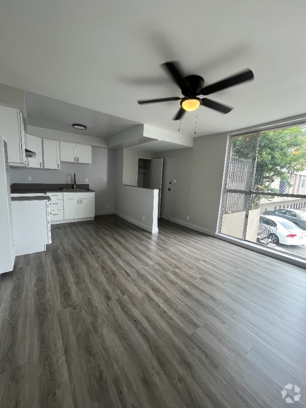 Building Photo - 7406 S Hoover St Unit 02 Rental