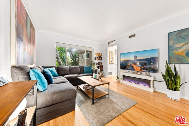 Photo - 1330 N Crescent Heights Blvd Unit 16