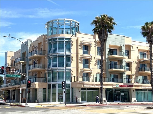 Building Photo - 1598 Long Beach Blvd Unit 209