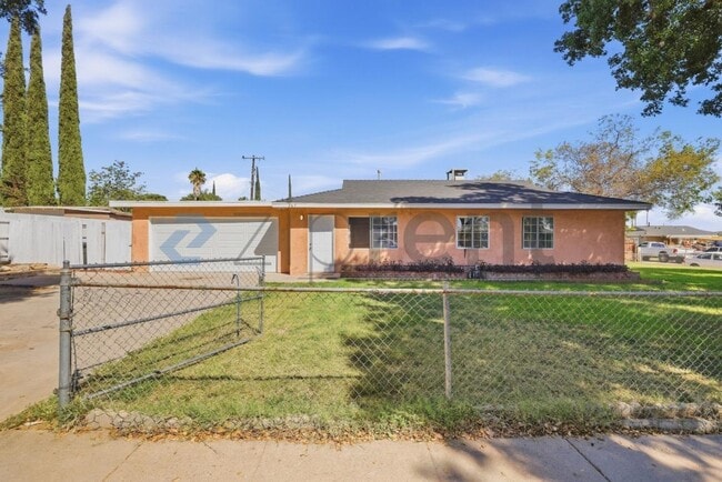 Photo - 267 N Macy St