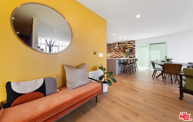 Photo - 6623 Esplanade