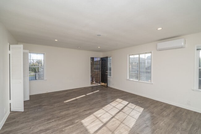 Photo - COMING SOON!COZY 2 BED 1 BATH UNIT! Unit 1411 1/2