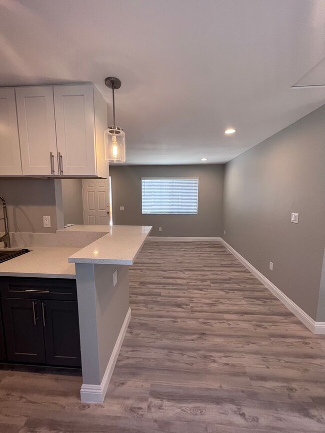 Photo - Beautifully Upgraded One Bedroom-One Bathroom Apartment in Talmadge Unit 4465-3