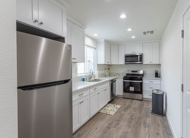 Photo - 866 N Edgemont St Unit 866