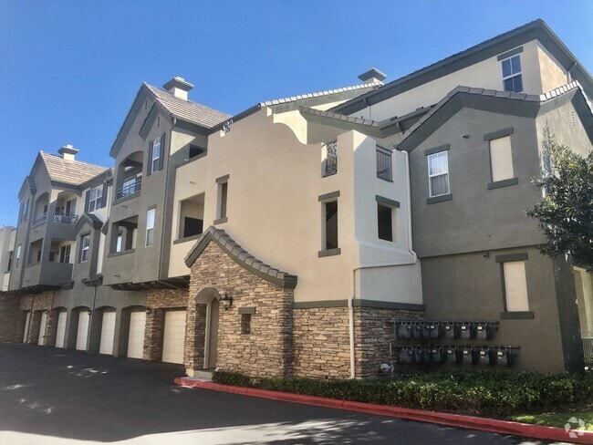 Building Photo - 2 Bed/2 Bath Otay Ranch Rental