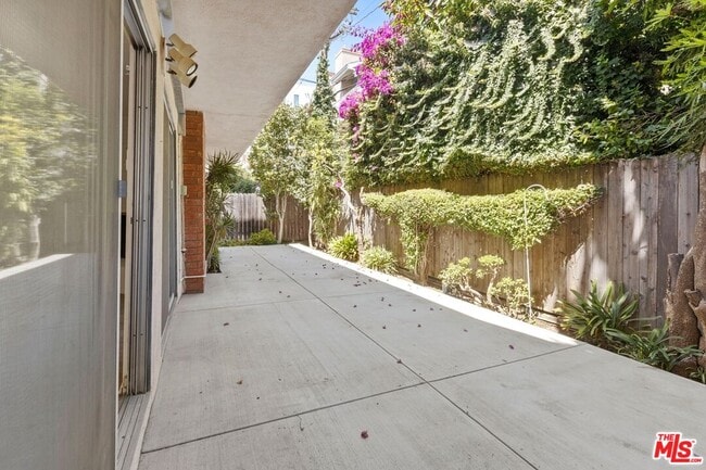 Photo - 1852 Kelton Ave Unit APT 2